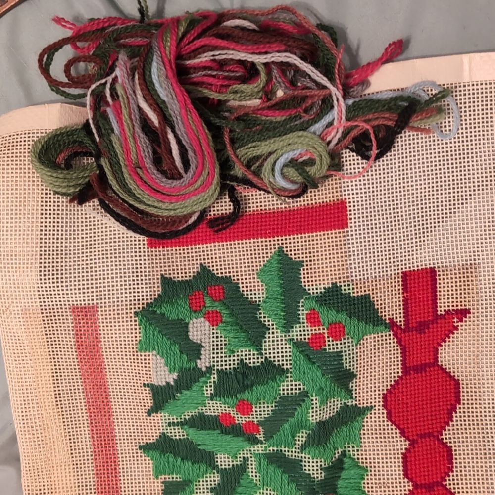 🏵️Festive Needlepoint Canvas with Holly and Bow - Picture 2 of 3